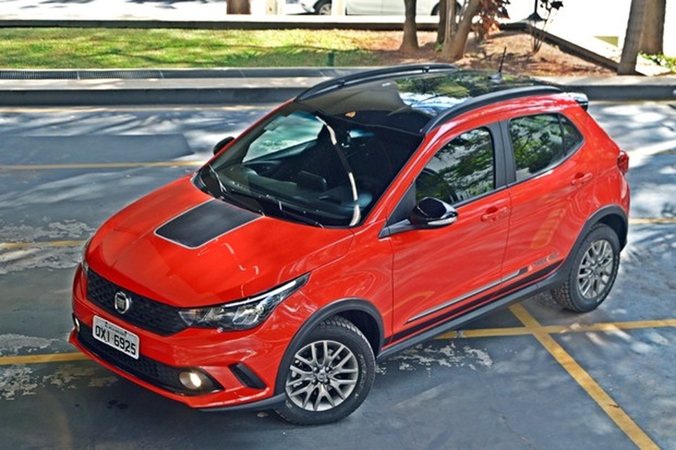 Uma das marcas registrada é o adesivo preto no capô e no teto (Foto: André Schaun/Auto News Brasil) — Foto: Auto Esporte