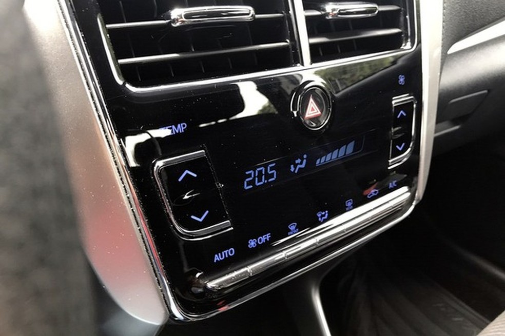 Ar-concidionado de zona única tem mostradores digitais (Foto: Diogo de Oliveira/Auto News Brasil) — Foto: Auto Esporte
