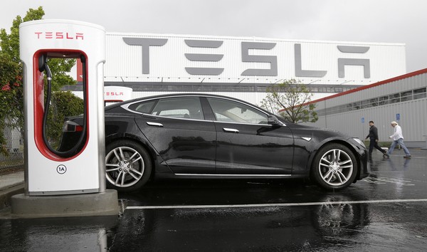 Carro Tesla: conheça o elétrico que revolucionou o mercado