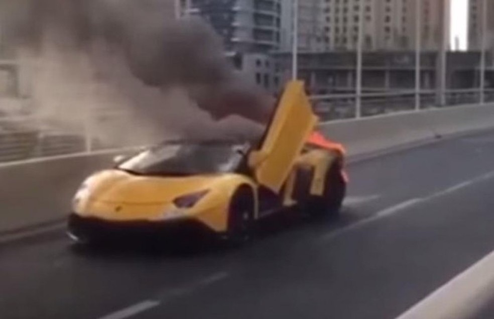 Lamborghini Aventador Roadster pega fogo em Dubai (Foto: Divulgação) — Foto: Auto Esporte