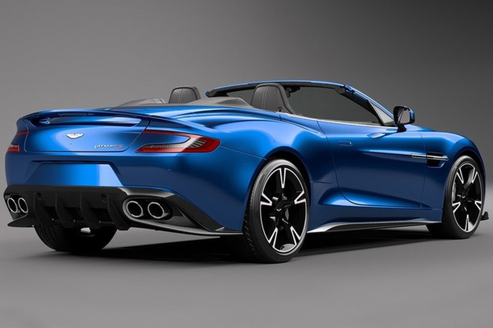 Spoiler integrado e lanternas delgadas são iguais aos do cupê Vanquish (Foto: Divulgação) — Foto: Auto Esporte