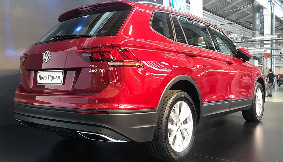 Em versão alongada, Tiguan agora leva até 7 pessoas — Foto: André Paixão/G1