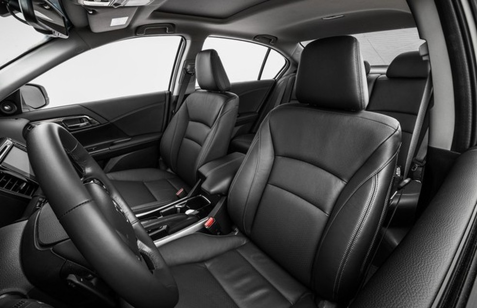 Cinco passageiros viajam com conforto a bordo do Accord (Foto: Divulgação) — Foto: Auto Esporte