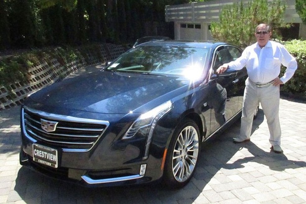 Syd Mead e seu Cadillac CT6 (Foto: Divulgação) — Foto: Auto Esporte