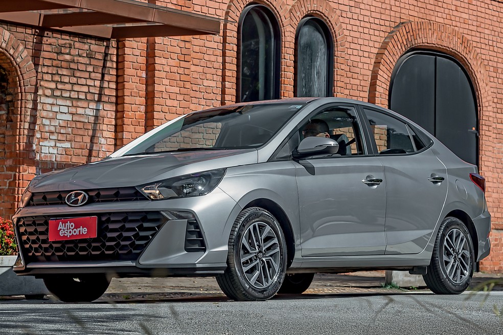 Hyundai HB20S Limited Plus tem conjunto mecânico similar ao de versões de Chevrolet Onix e Fiat Cronos — Foto: Renato Durães/Auto News Brasil