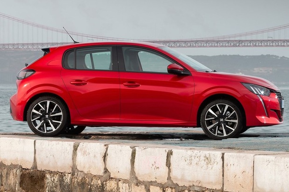 O perfil exibe colunas traseiras à moda do antigo 205 (Foto: Divulgação) — Foto: Auto Esporte
