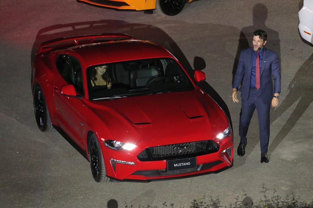 Rodrigo Lombardi apresenta o novo Ford Mustang — Foto: Celso Tavares/G1