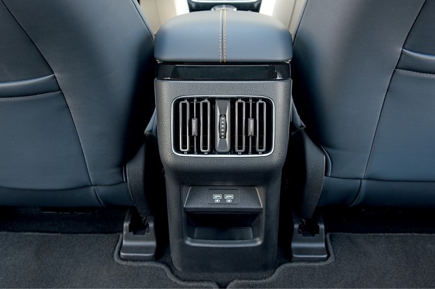 BYD Song Plus 2025 - ar-condicionado - Tanto o Song Plus como o H6 PHEV19 trazem saídas de ar-condicionado e entradas USB na segunda fileira de assentos