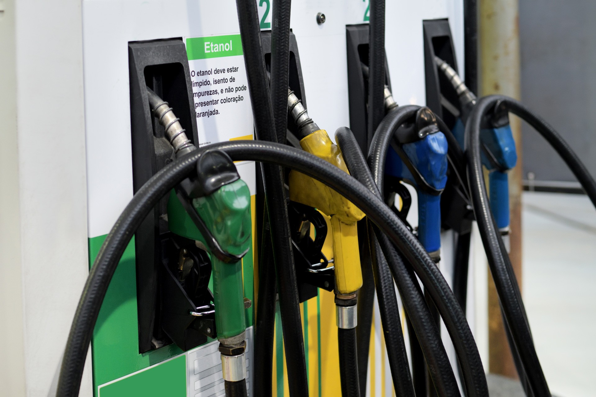 Brasil tem chance de poluir menos sem depender tanto de carros elétricos