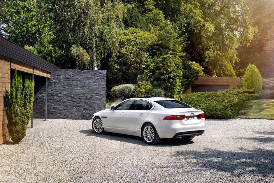 Jaguar XE 2015  