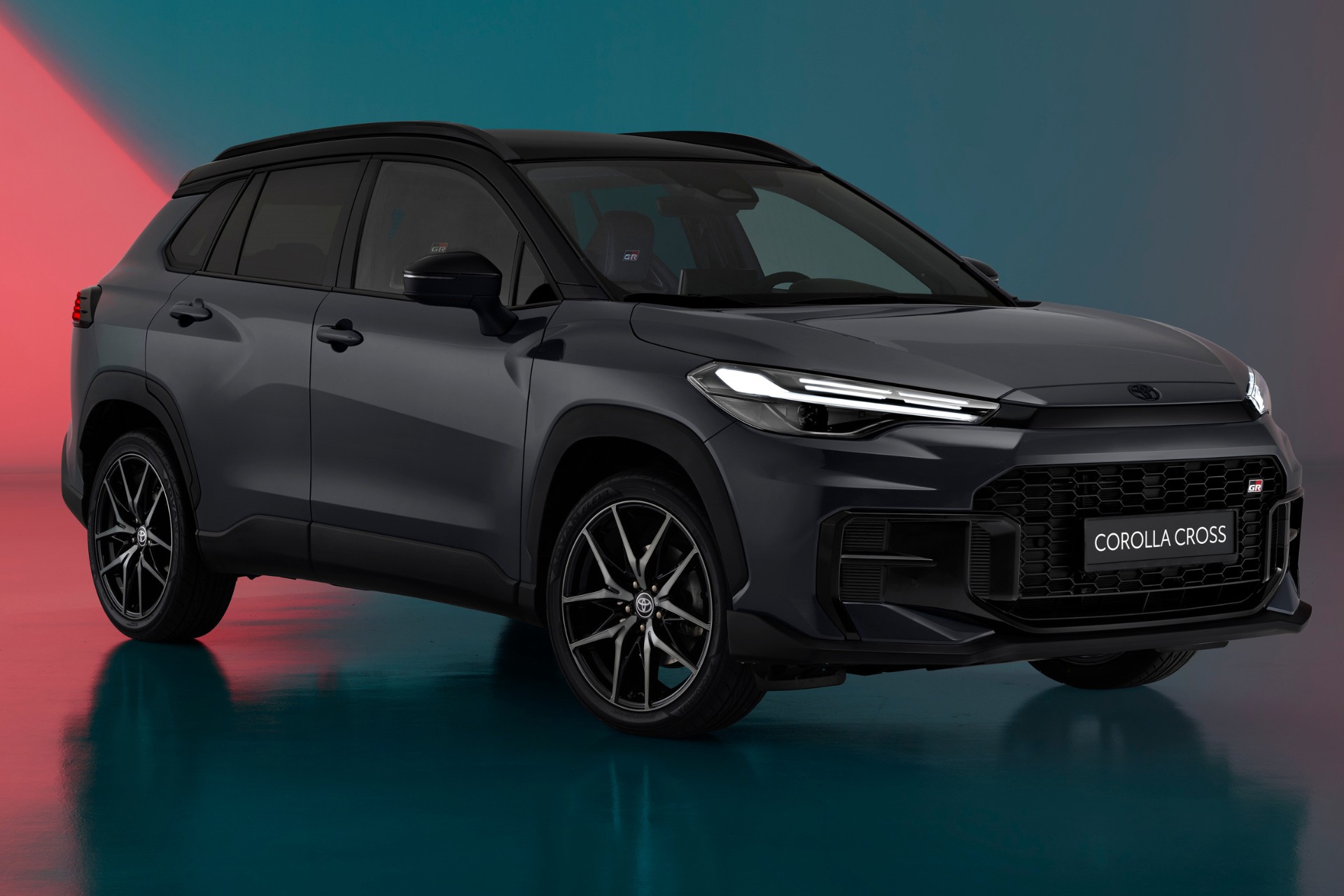 Toyota Corolla Cross 2026 europeu traz mudanças que queríamos no Brasil
