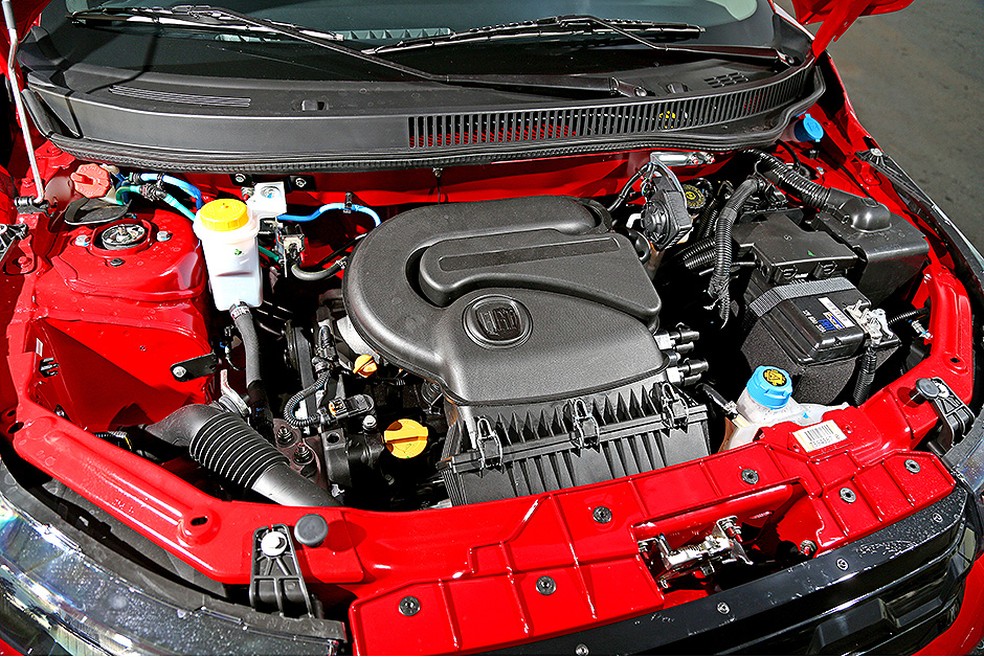 Motor 1.0 Fire de quatro cilindros e 75 cv está no Mobi desde o lançamento do modelo — Foto: Auto Esporte