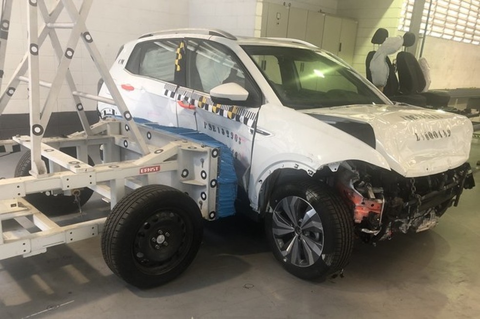 Na colisão lateral, airbags de cortina são deflagrados (Foto: Thais Villaça/Auto News Brasil) — Foto: Auto Esporte