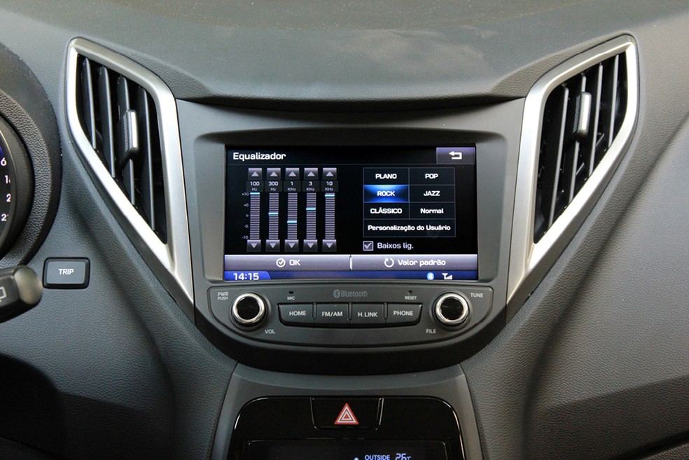 Configurações de som permitem equalização de acordo com estilo musical — Foto: Auto Esporte