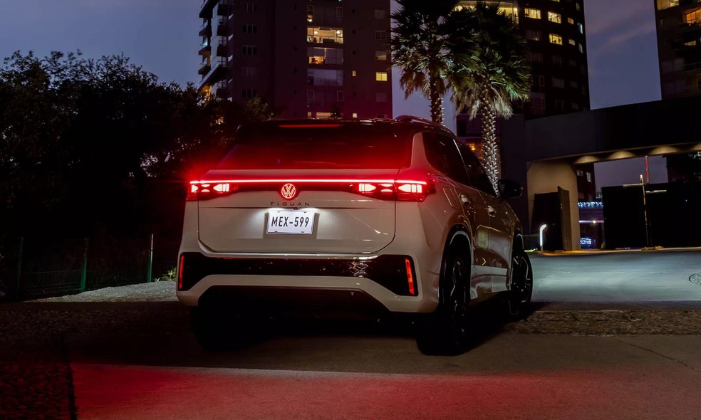 Novo Tiguan tem pegada mais tecnológica. A iluminação de LED nas lanternas traseiras não deixa mentir — Foto: Divulgação