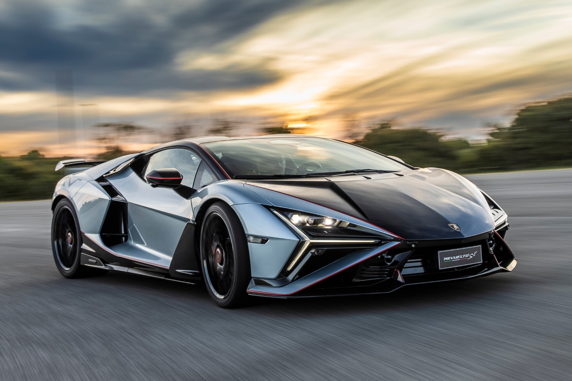 Lamborghini Revuelto SV é supercarro híbrido de 1.000 cv e chega a 345 km/h
