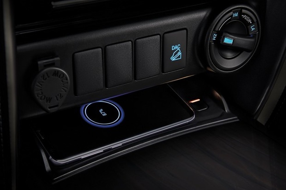 O console central agora tem carregador de celular por indução (Foto: Divulgação) — Foto: Auto Esporte