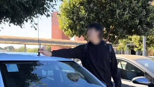 Renault Kwid: mexer na antena do hatch vira trend inexplicável do TikTok