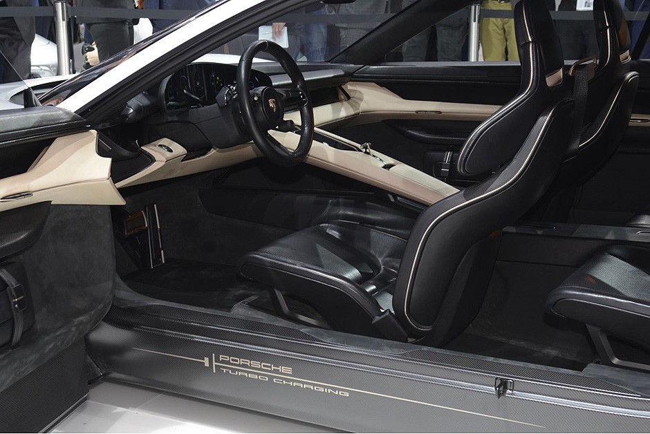 Conceito Porsche Mission E no Salão de Frankfurt 2015