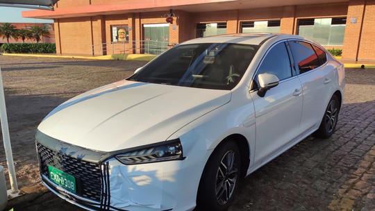 Flagra: BYD terá sedã rival do Corolla que faz 142 km/l e roda de SP a Brasília sem abastecer