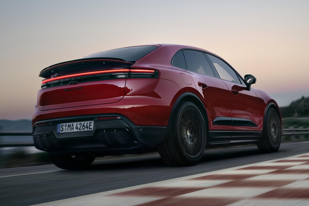 Porsche Macan EV GTS tem suspensão com acerto específico — Foto: Divulgação