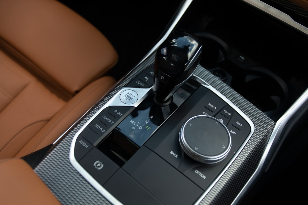 Interior do BMW Série 3 — Foto: Marcelo Brandt/G1