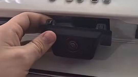 Donos de Renegade, Fastback e Pulse são alvos de furtos da câmera de ré