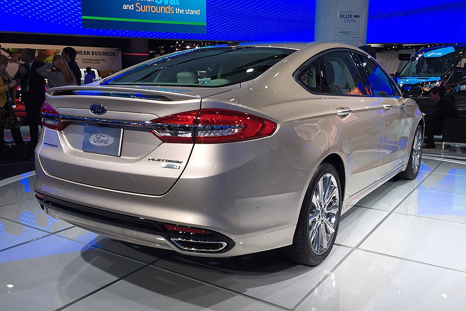 Ford Fusion 2017 no Salão de Detroit