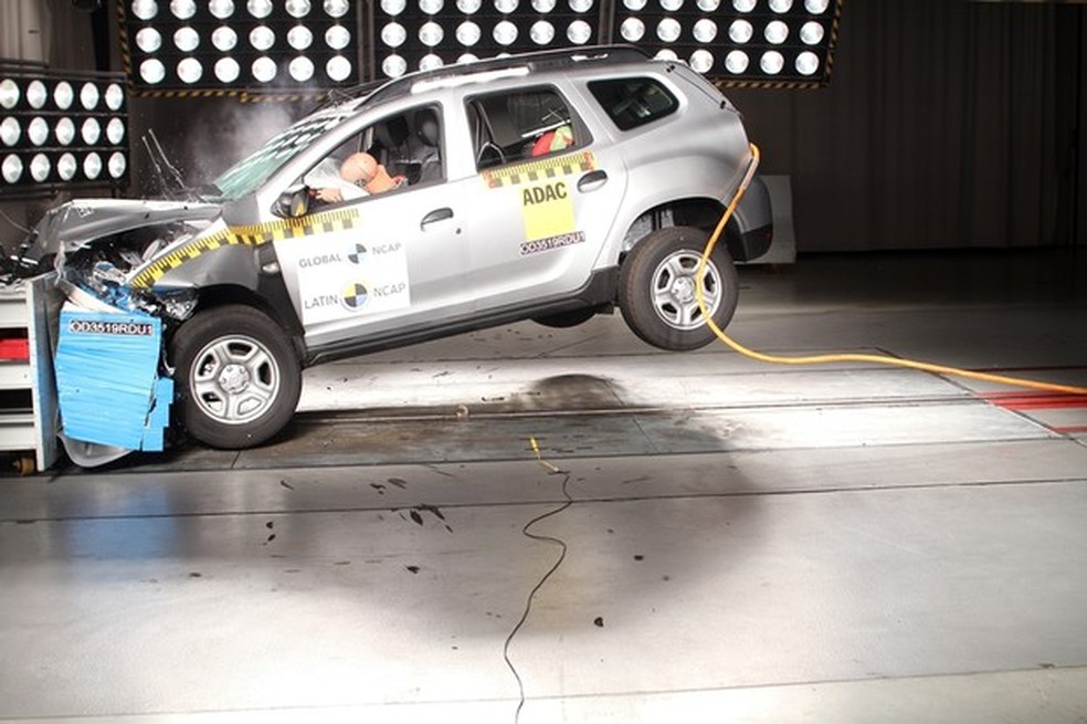 O Duster avaliado ainda é uma versão romena, feita para o Chile (Foto: Latin Ncap/Divulgação) — Foto: Auto Esporte
