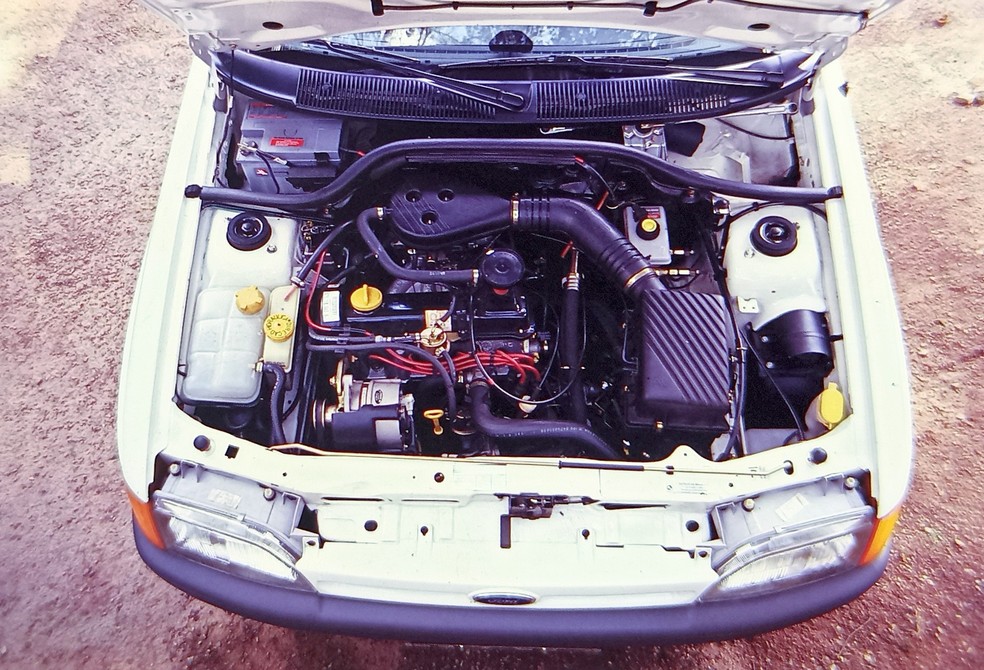 Motor 1.8 do Escort é originário da Volkswagen  — Foto: Marcio Sallowicz/Auto News Brasil/Acervo MIAU