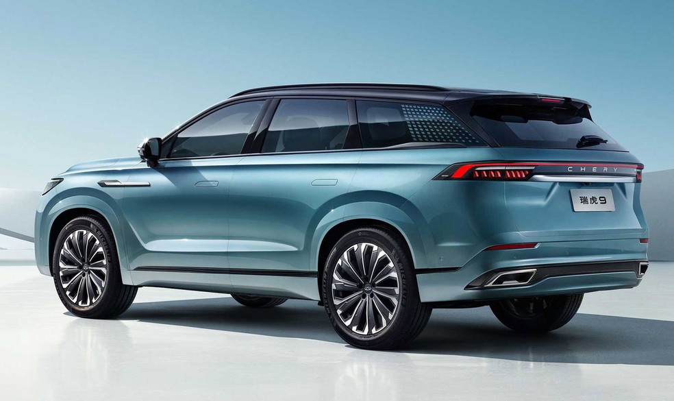 Lanternas unidas por uma barra é um dos traços marcantes do Chery Tiggo 9  — Foto: Divulgação