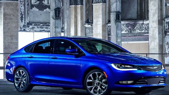 Em Detroit, Chrysler descarta sedã 200 para o Brasil 