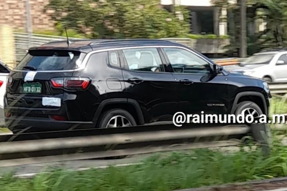 Novo Compass Bio-Hybrid terá mudanças visuais sutis em alusão ao inédito motor híbrido flex — Foto: Reprodução/Instagram @raimundo.a.m