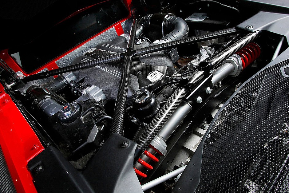 V12 6.5 naturalmente aspirado entrega até 760 cv de potência e brutais 70,3 kgfm de torque