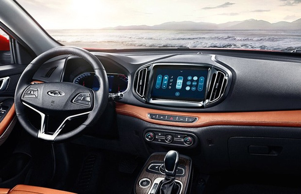 Painel do Tiggo 7 tem quadro com instrumentos laterais, tal como era no Agile (Foto: Divulgação) — Foto: Auto Esporte