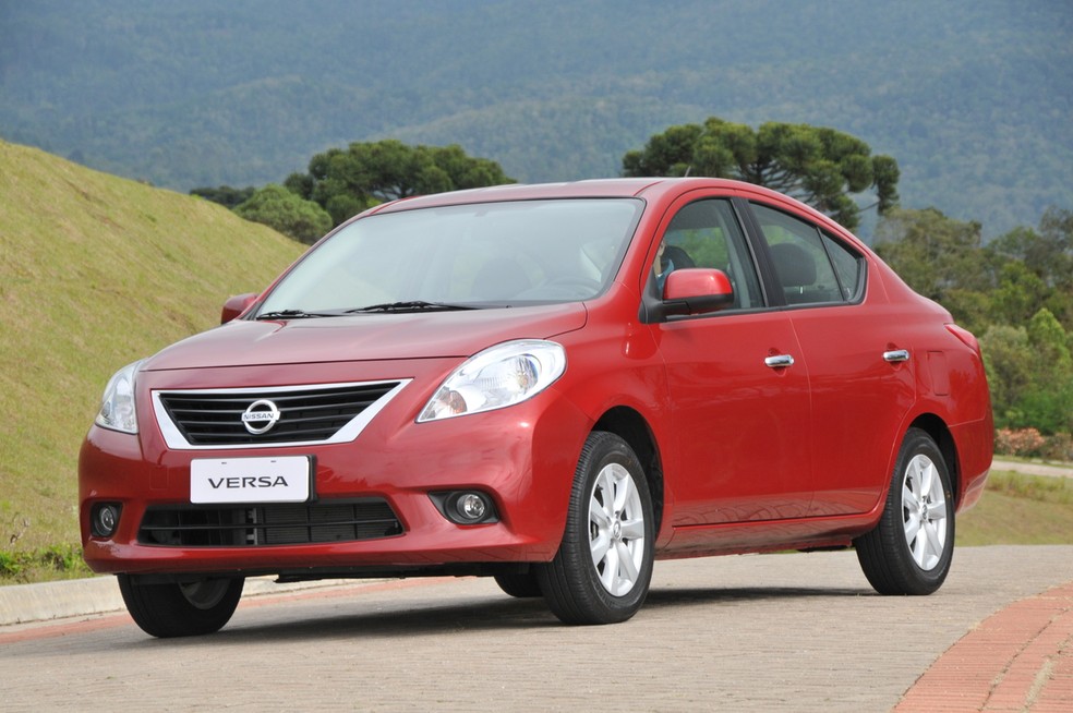 Nissan Versa tem muitos pontos positivos. O design certamente não era um... — Foto: Divulgação