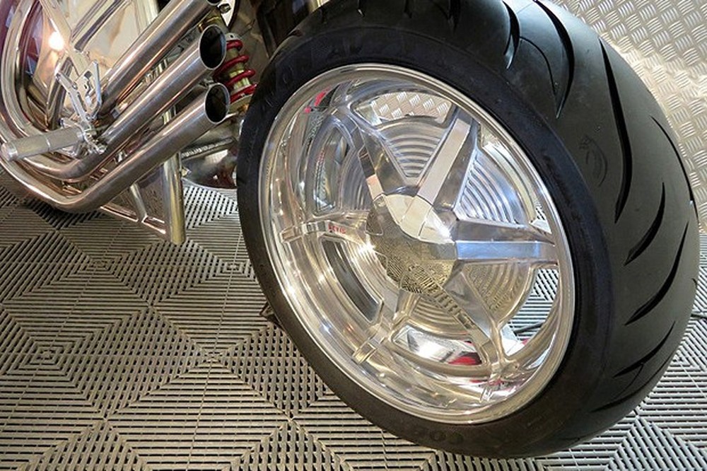 Levis Motorcycles ressurge com moto Café Racer V6
