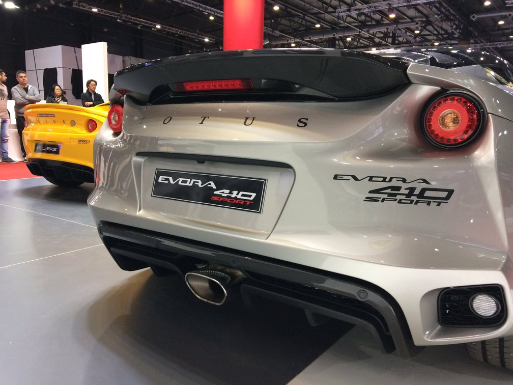 Lotus Evora 410 Sport custa R$ 240 mil e tem 416 cavalos — Foto: Peter Fussy / G1