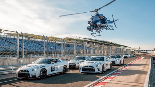 "Gran Turismo: De Jogador a Corredor" é filme para fãs de videogame, mas não de carros