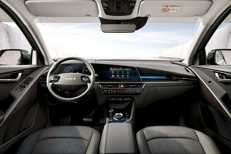 Kia Niro HEV tem painel de instrumento e multimídia na mesma moldura — Foto: Divulgação