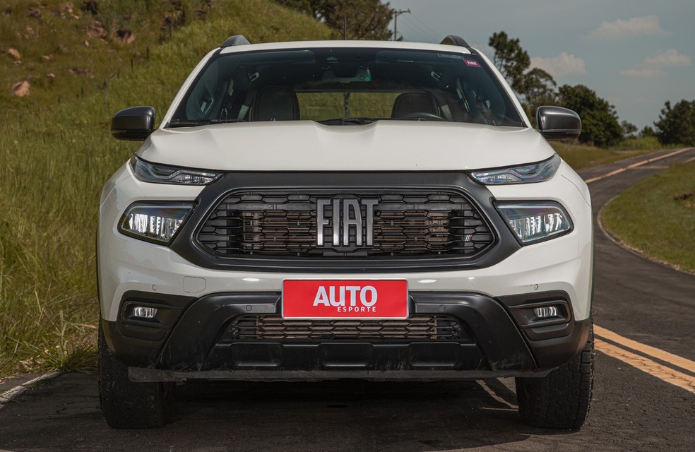 Fiat Torodeu aderiu à moda dos faróis divididos em 2015 — Foto: Renato Durães/Autoesporte