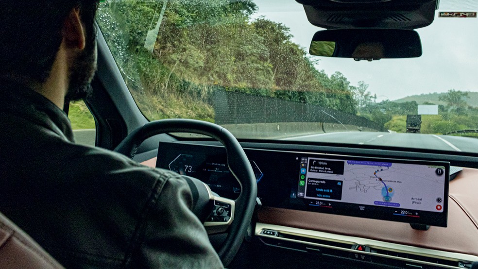 O painel de instrumentos digital marcava 520 km de autonomia quando saímos da redação da Auto News Brasil — Foto:  Demetrios Cardozo