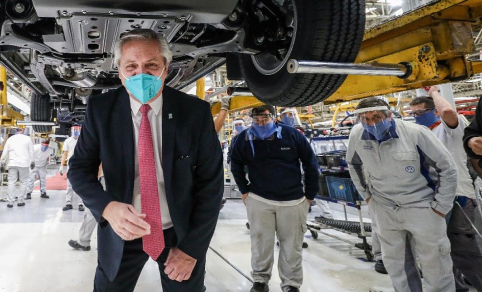 Presidente da Argentina, Alberto Fernández promete medidas governamentais para reaquecer a indústria automotiva  — Foto: Reprodução/Autoblog Argentina