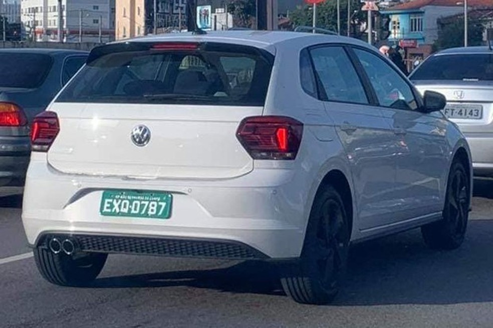 Rodas aro 17 são menores que as do conceito (Foto: Divulgação) — Foto: Auto Esporte