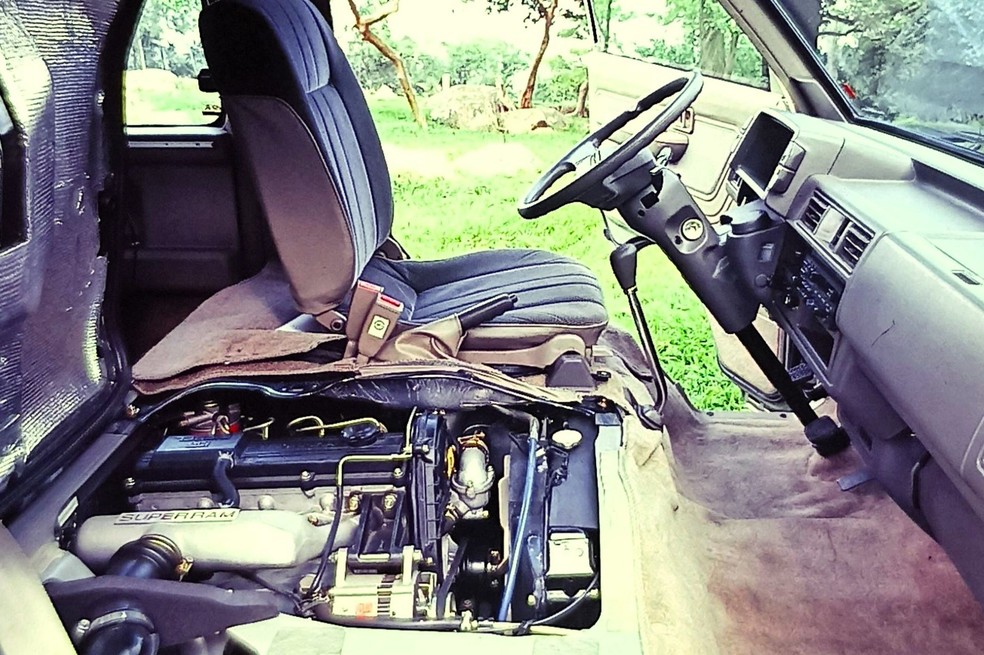 Engenhoso acesso ao motor era um dos segredos para assegurar ótimo espaço interno — Foto: Auto News Brasil/Acervo MIAU
