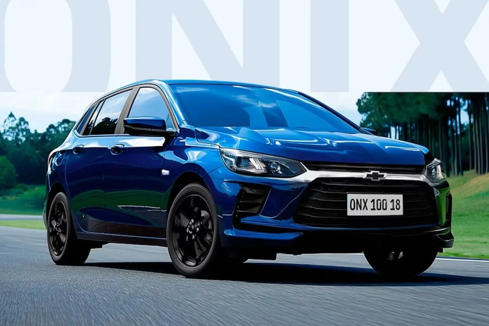Chevrolet Onix 100 Anos tem carroceria azul e rodas pretas — Foto: Divulgação