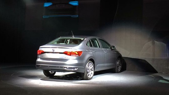 Volkswagen Virtus é revelado no Brasil; vendas começam em janeiro