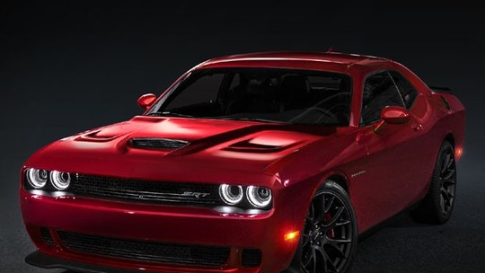 Primeira unidade do Dodge Challenger SRT Hellcat é leiloada por mais de R$ 2 milhões