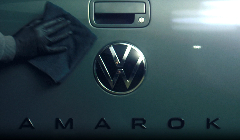 Volkswagen Amarok 2025 mantém logo atual e terá mudanças sutis na traseira  — Foto: Reprodução