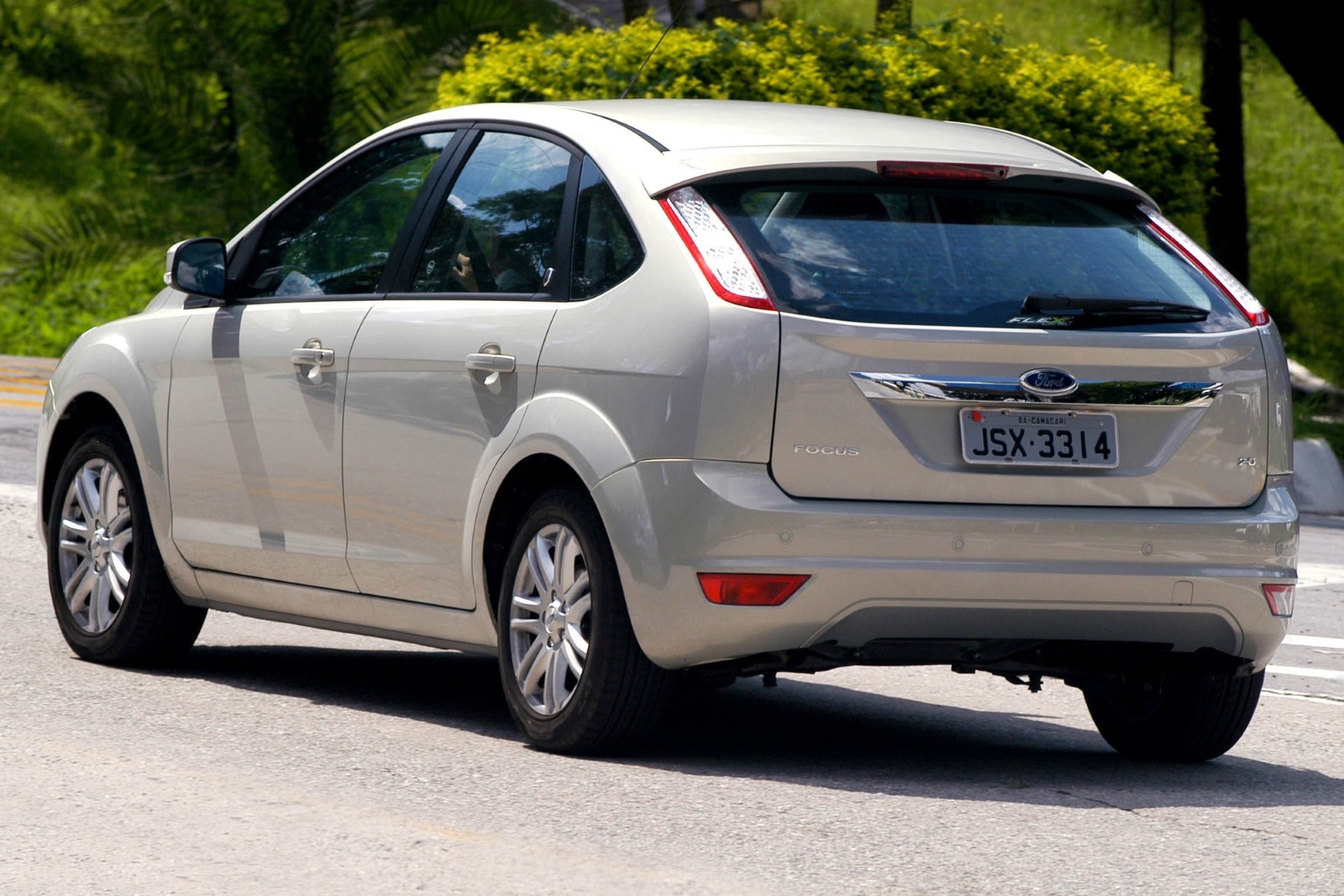 Ford Focus usado: 4 versões de hatch e sedã a partir de R$ 21 mil